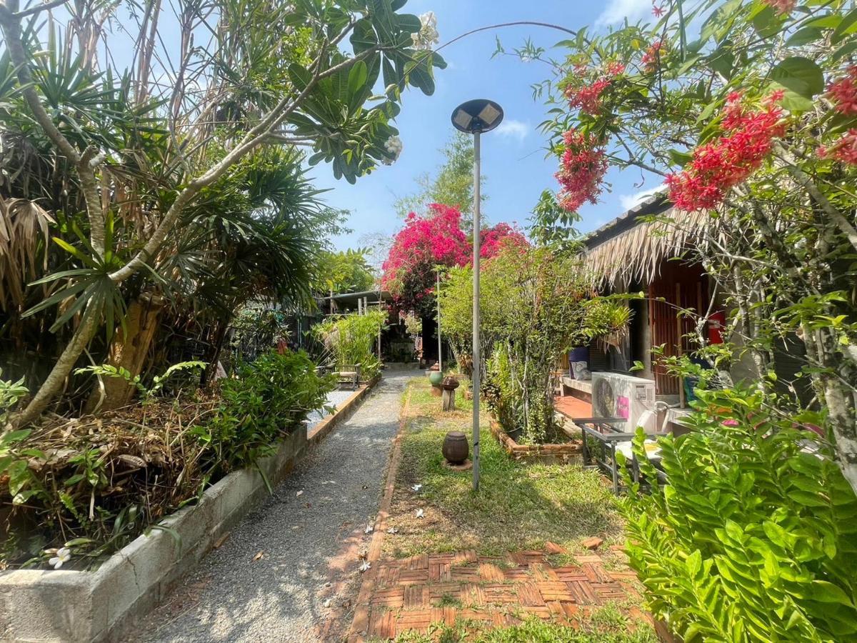 Artist'S Place Trat Exterior photo